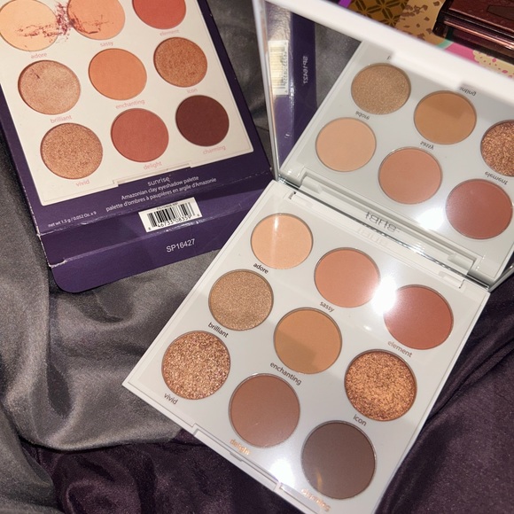 never used eyeshadow pallets - Picture 8 of 16